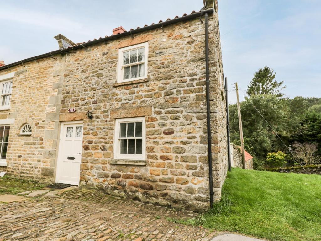 Hollyside Cottage room 1