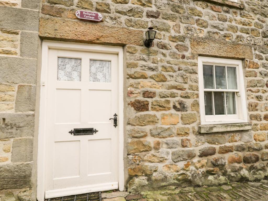 Hollyside Cottage room 2