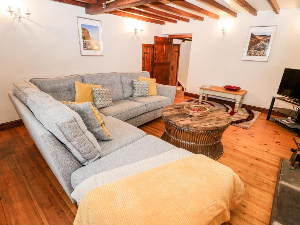 Hollyside Cottage room 5