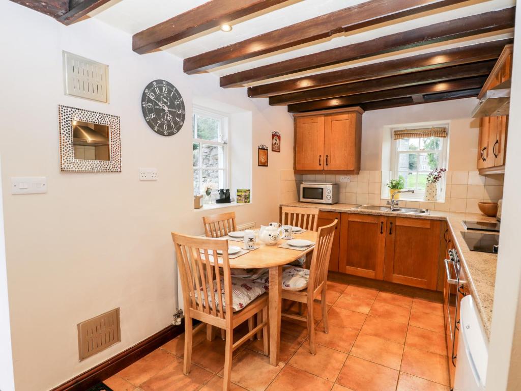 Hollyside Cottage room 6